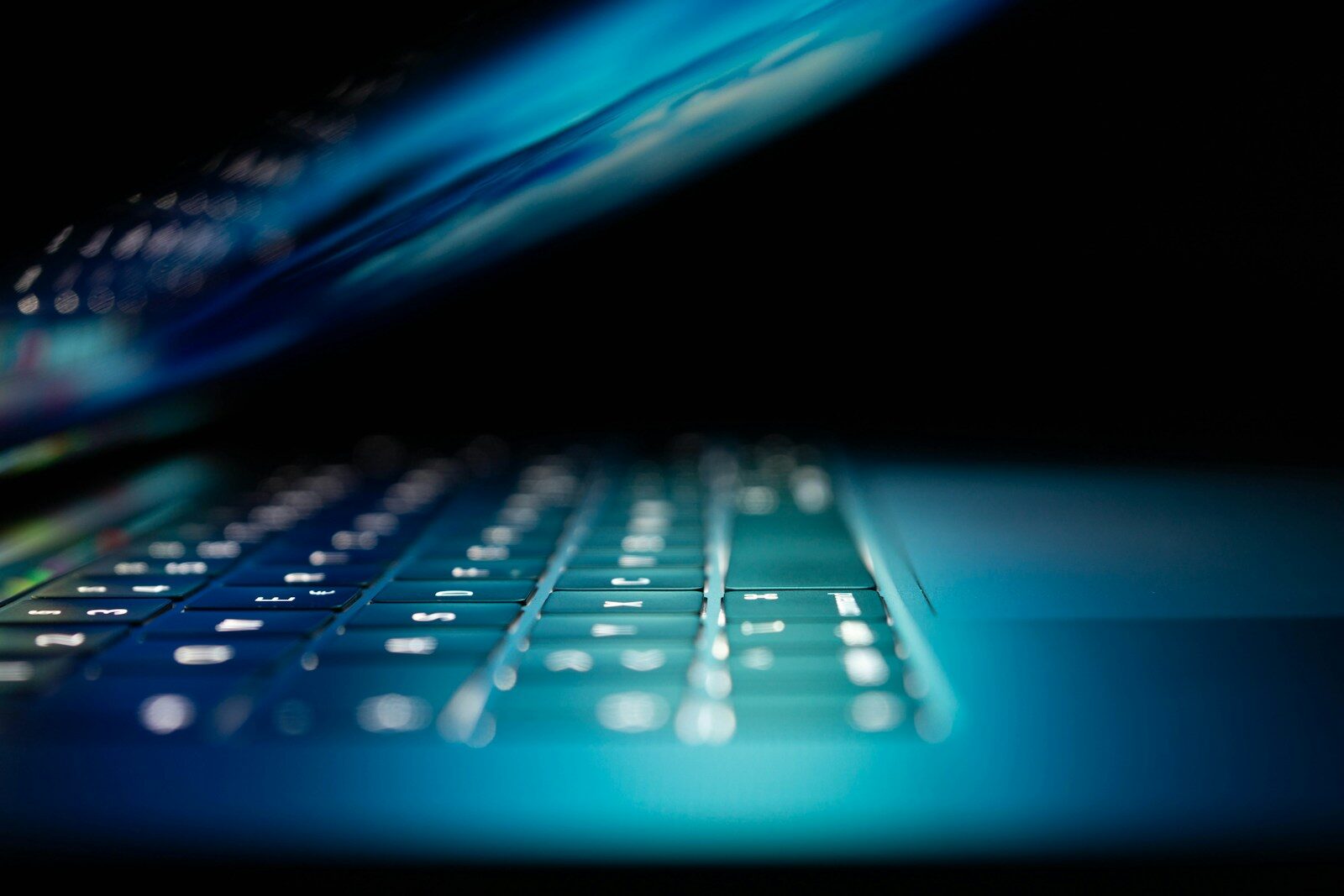 Blog | iGlobalWeb | Web Design SEO eCommerce Marketing Printing Company | iijruoerocq closeup photo of turned-on blue and white laptop computer