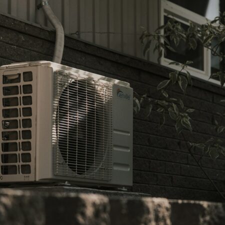 jspkvrhmqoo 450x450 | Home | iGlobalWeb a white air conditioner sitting on top of a brick wall